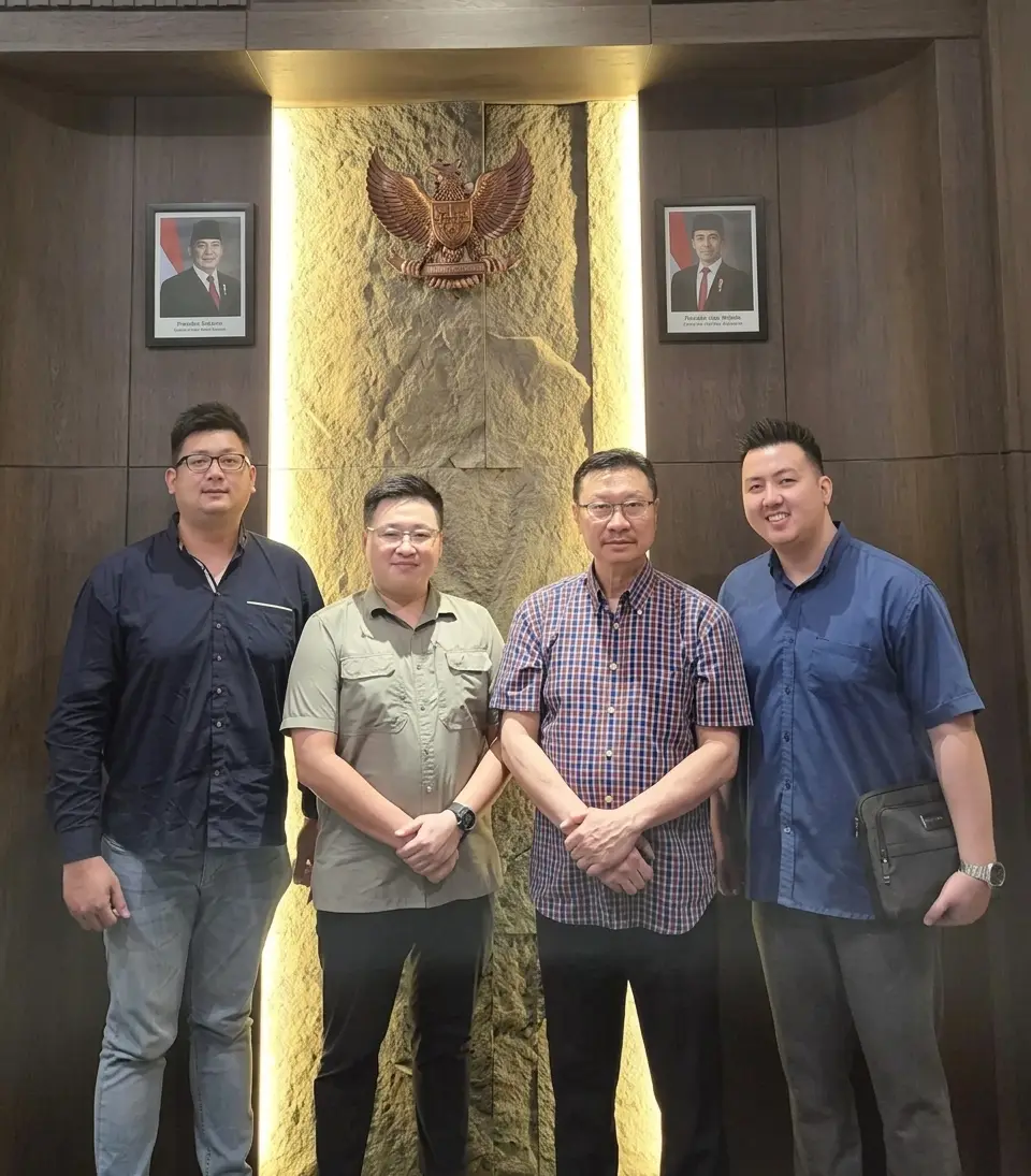 Advokat TBrothers & Associates bersama klien pada pertemuan di sebuah instansi