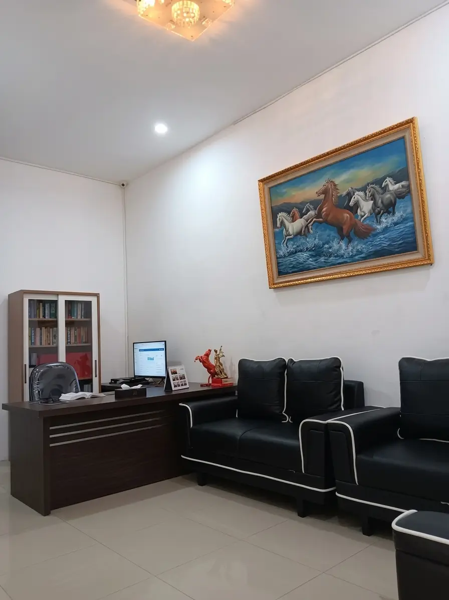 Ruang penerimaan tamu di kantor TBrothers & Associates Surabaya
